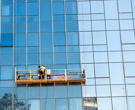 Lavage de vitre avec nacelle